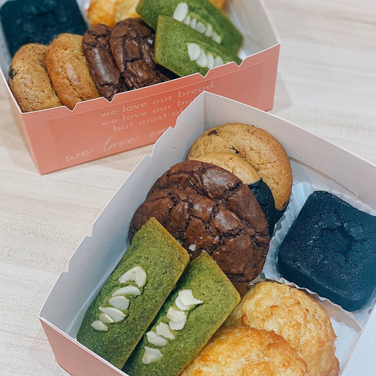 ASSORTED SWEET TREAT BOX (9pcs)