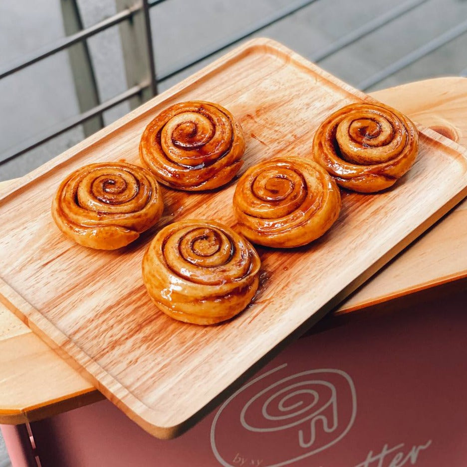 SIGNATURE CINNAMON STICKY BUNS