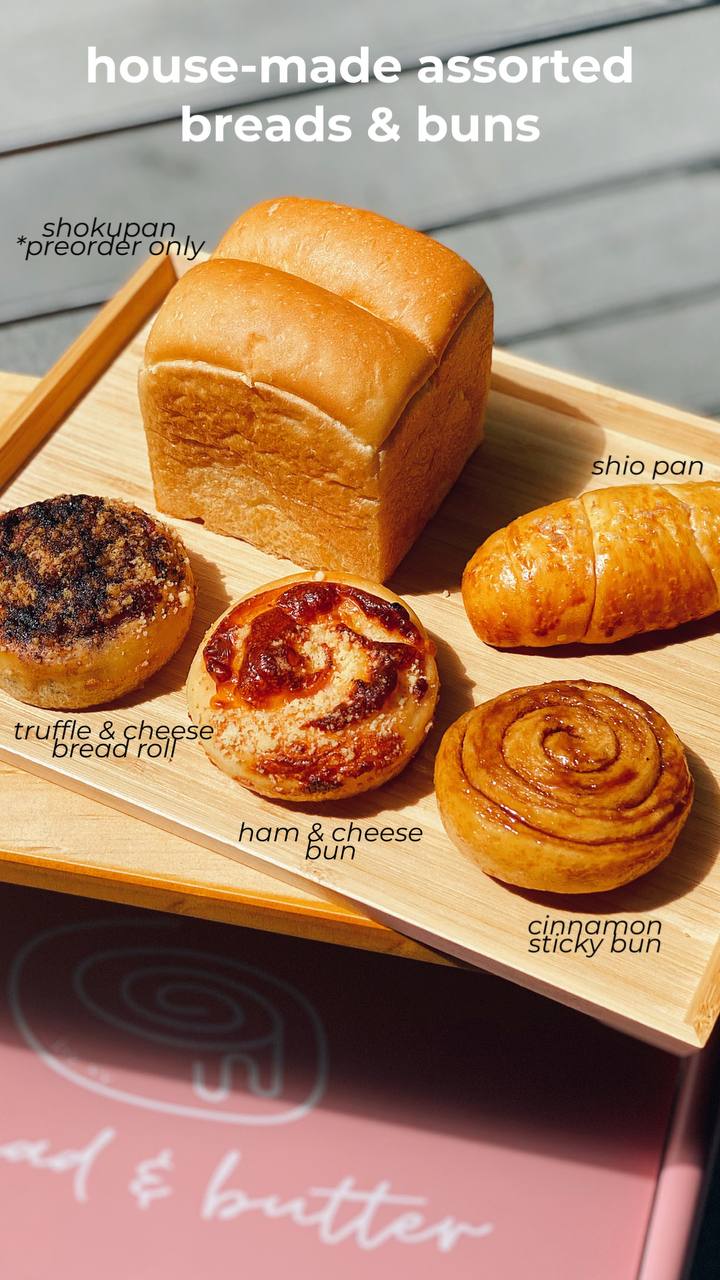 ASSORTMENT BREADS & BUNS