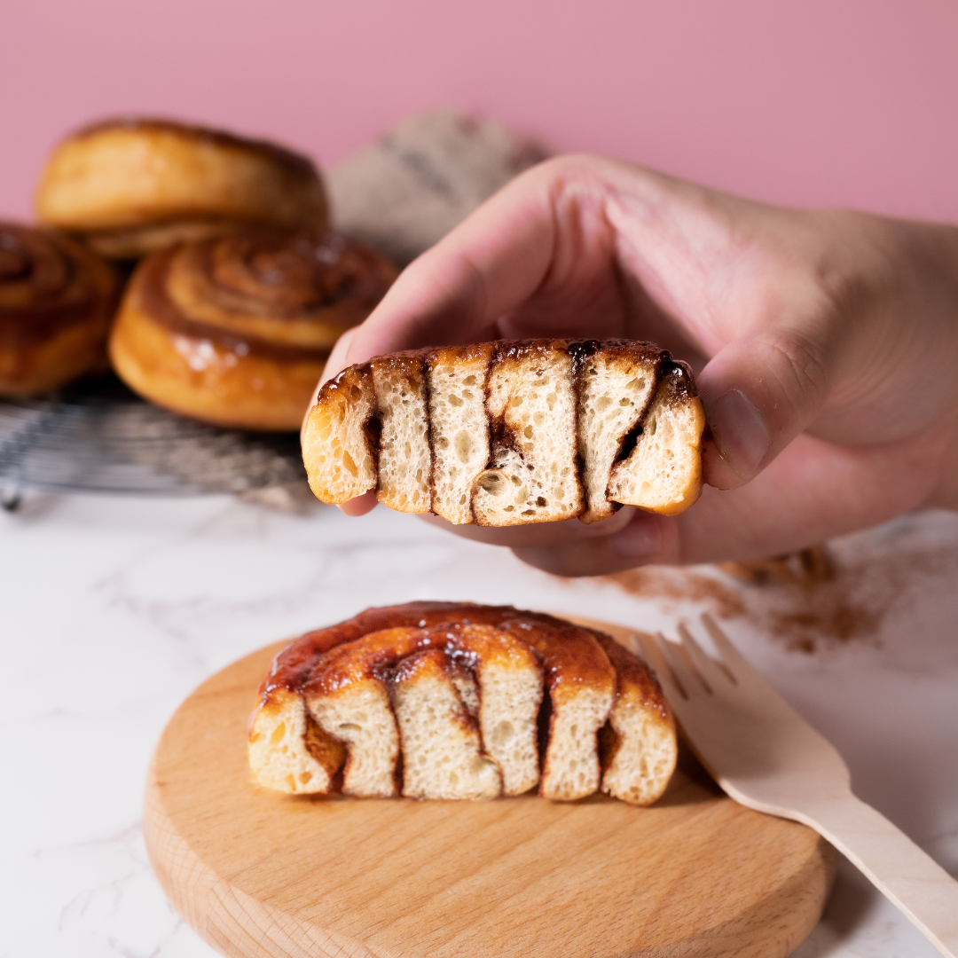 SIGNATURE CINNAMON STICKY BUNS