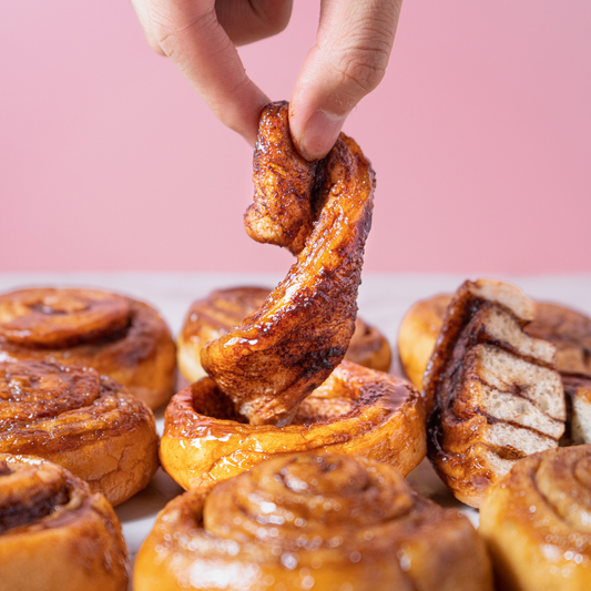 SIGNATURE CINNAMON STICKY BUNS