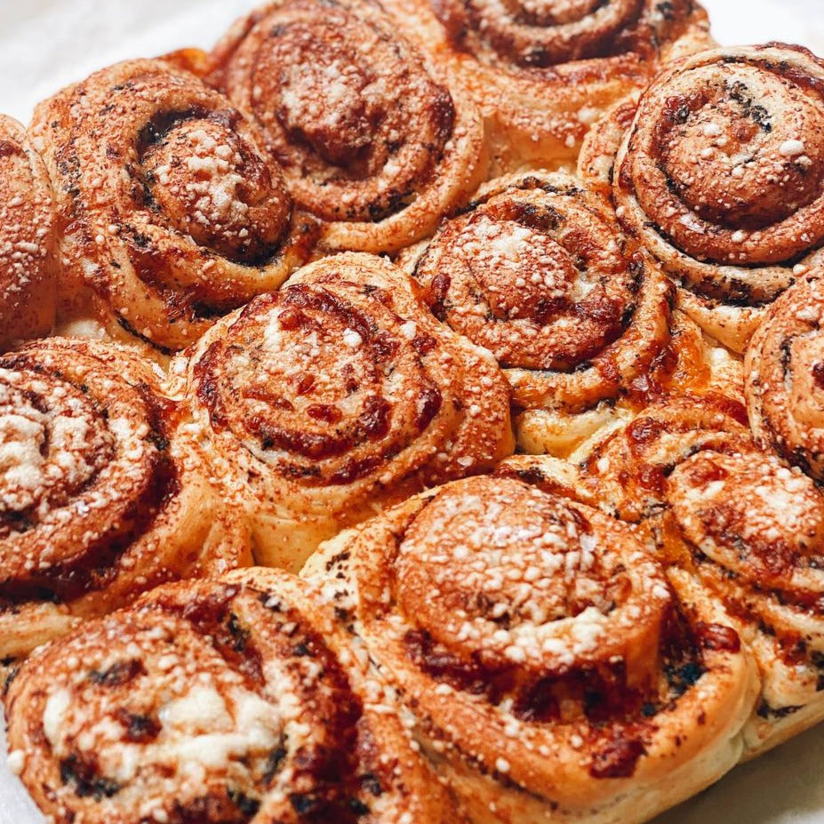 TRUFFLE & CHEESE BREAD ROLLS