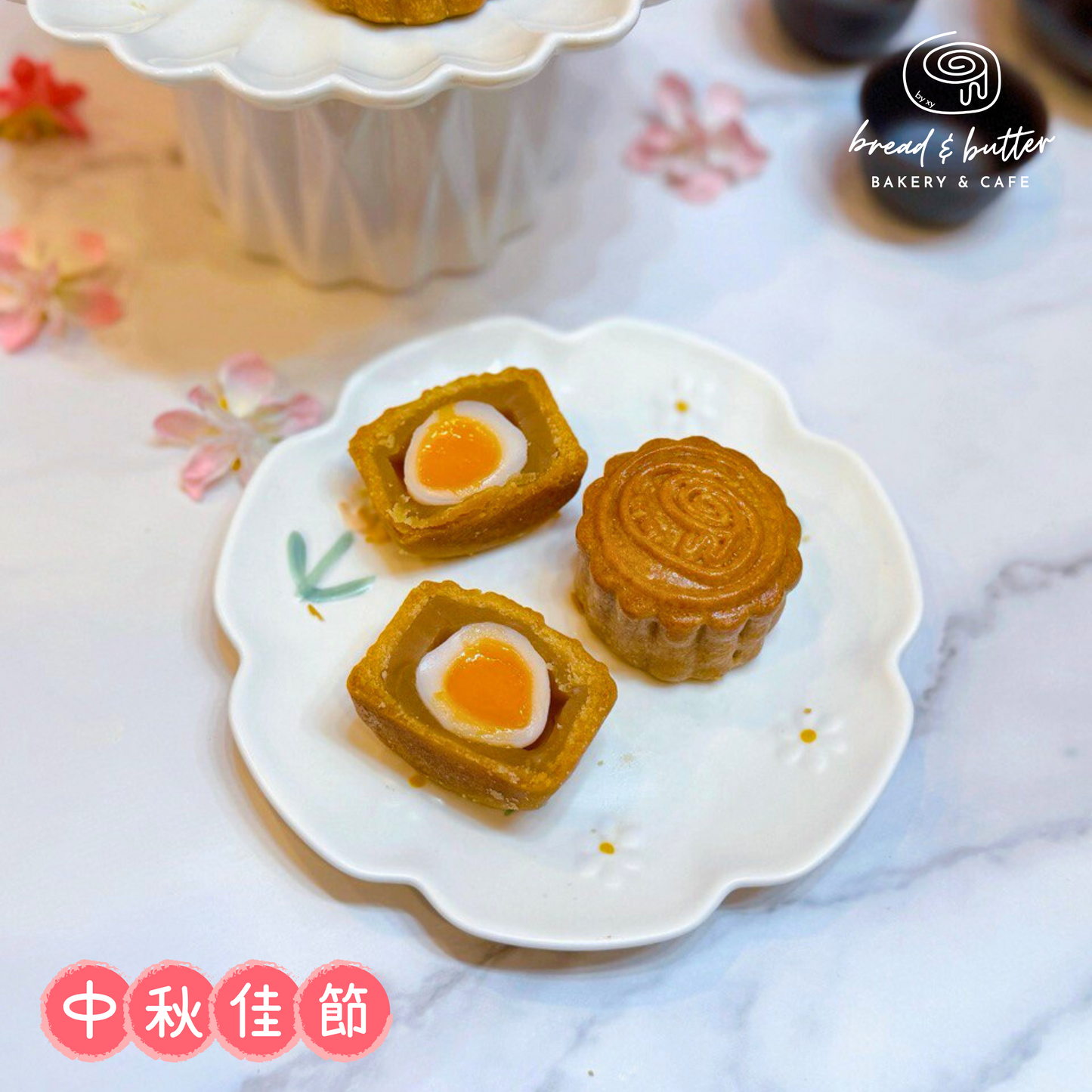 TRADITIONAL MOONCAKE WITH SALTED EGG YOLK MOCHI [MID-AUTUMN 2025]